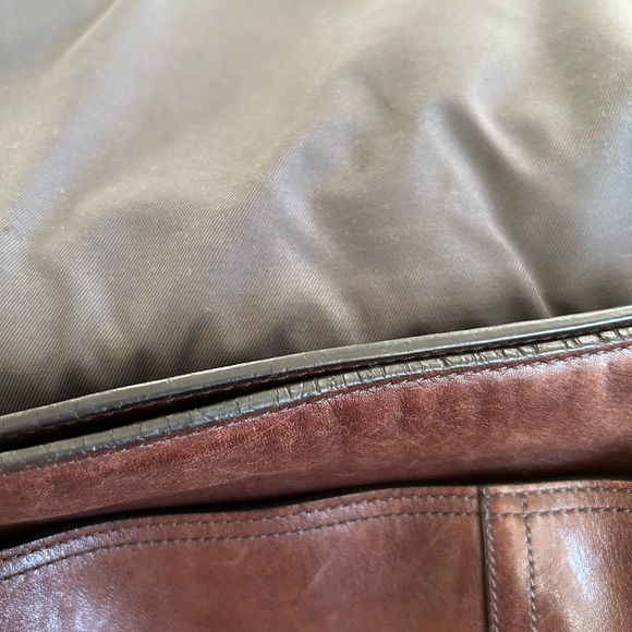 Coach legacy leather brown messenger bag, brass hardware, adjustable strap - Picture 7 of 16